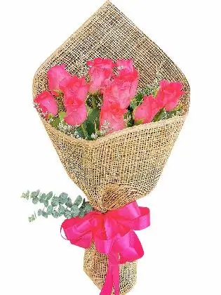 bewitching-hand-gathered-rose-bouquet