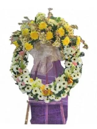 sympathy-and-greatest-strength-wreath-arrangement